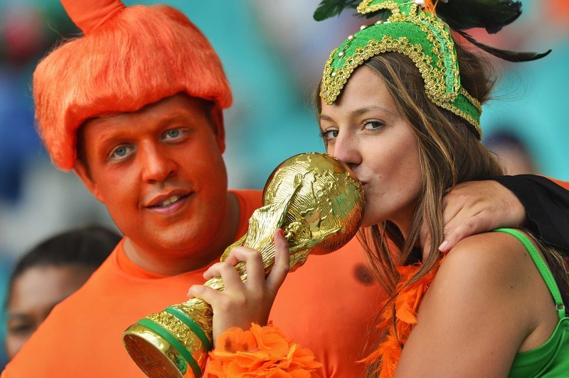 Suporterii olandezi au un singur vis: trofeul Cupei Mondiale FOTO: EPA