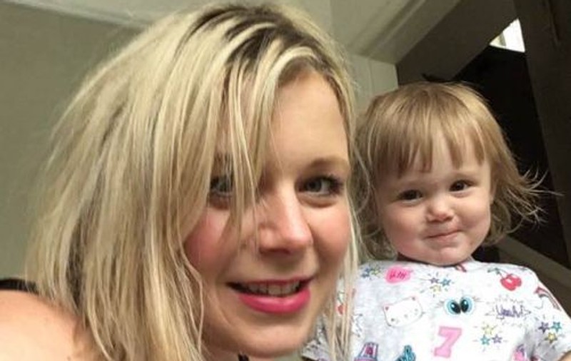 FOTO | O fetiță a suferit un atac cerebral în prima zi de vacanță alături de familia ei. Ce i s-a întâmplat