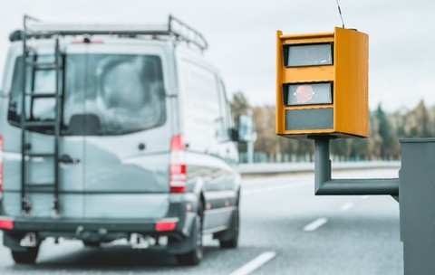 Țara din Europa în care șoferii sunt amendați pentru viteză chiar dacă nu încalcă limita: gestul banal care îi costă peste 1.000 de euro
