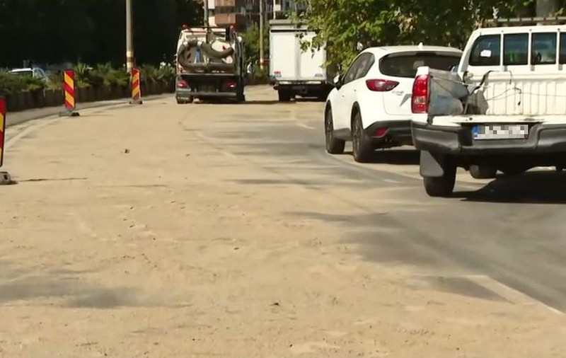 Trafic blocat în București, după ce un camion cu ulei s-a răsturnat aproape de Piața Unirii