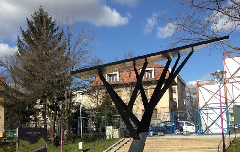 INEDIT!  Cum arată și CE ȘTIE SĂ FACĂ primul “COPAC DIGITAL” cu conexiune Wi-Fi din România