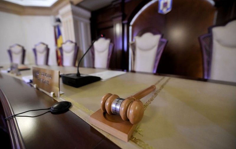 SURSE: Salariile primarilor vor crește. CCR a decis că legea este constituțională