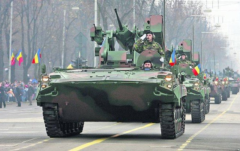 Trafic auto restricţionat în Capitală, începând de luni, pentru parada militară de 1 Decembrie