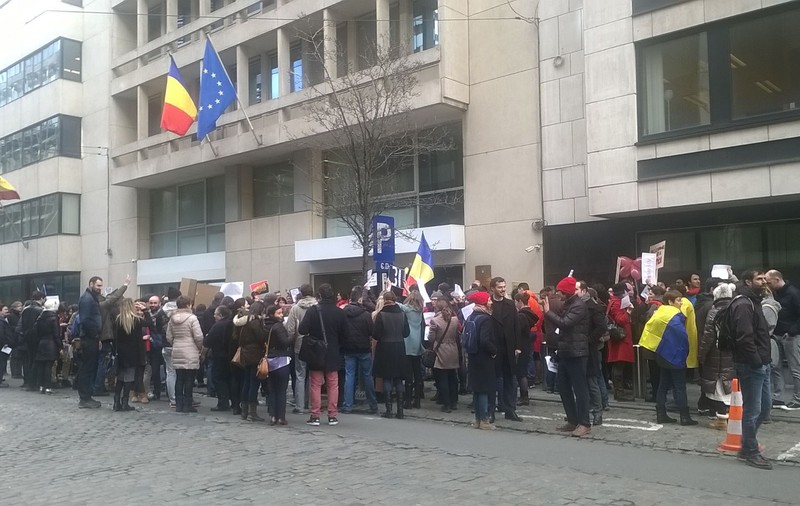 Miting la Reprezentanța permanentă a României pe lângă UE: „Protestăm pentru justiție în România