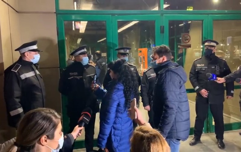 Scandal la Pipera, după ce stația de metrou s-a închis mai devreme pentru demolarea chioșcurilor. Călătorii au sunat la 112