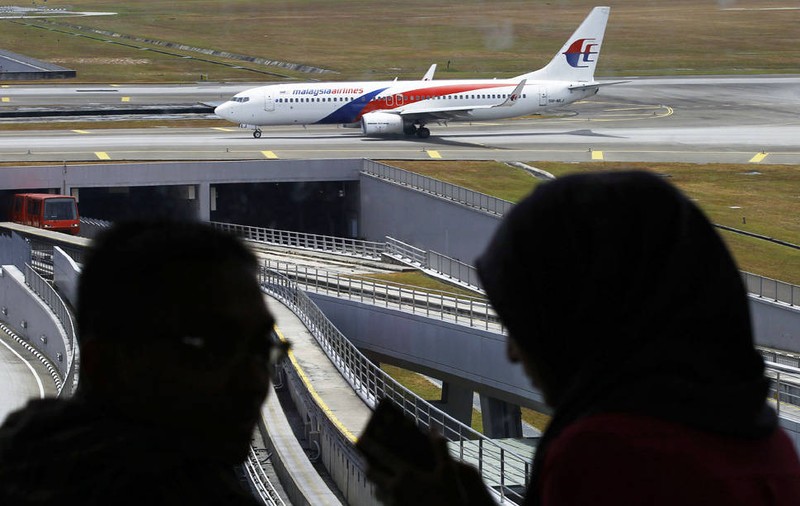 "Am văzut AVIONUL ÎN FLĂCĂRI". Mărturia despre cursa MH370, în urma căreia UN BĂRBAT şi-a pierdut LOCUL DE MUNCĂ