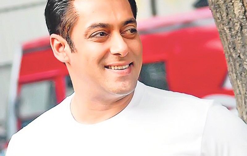 Iubitul IULIEI VÂNTUR, CUPLU CU O BRUNETĂ. Uite ce DECID INDIENII pentru Salman Khan