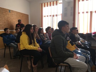 Elevi de clasele a VII-a și a VIII-a de la școala din satul Costești, județul Vaslui&nbsp;
