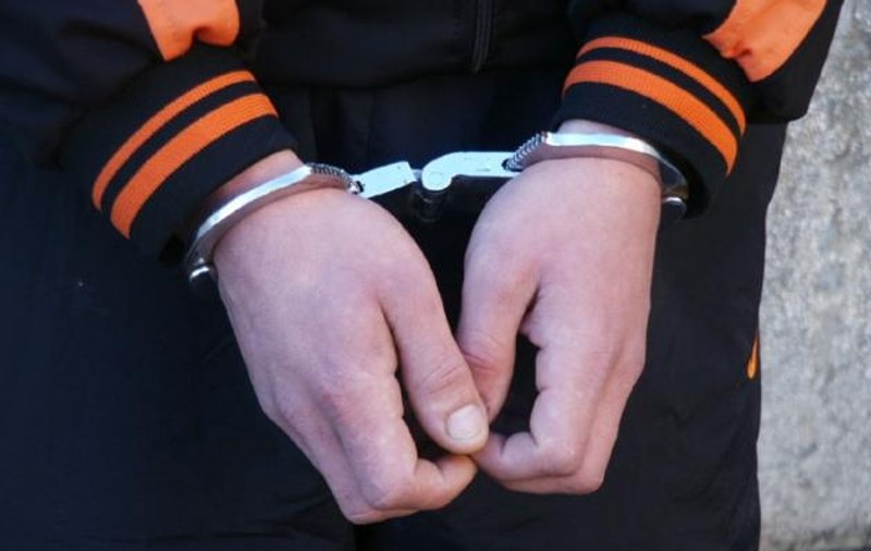 Un brăilean a jefuit o tânără, dar n-a apucat să cheltuie decât 1 leu din „pradă”