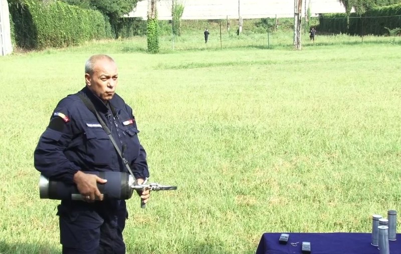 VIDEO/Jandarmeria a făcut o demonstraţie cu armele folosite la protestul din 10 august pentru a arăta că nu sunt periculoase