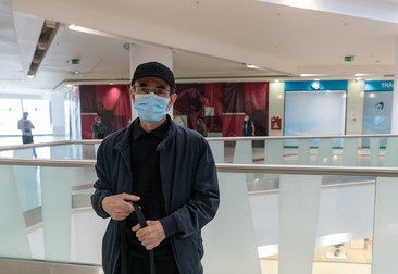 Domnul Victor a ezitat mai multă vreme până să se vaccineze cu prima doză