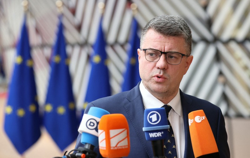 Mașina în care se afla ministrul de externe estonian a luat foc în mers, în timpul unei vizite în Ucraina
