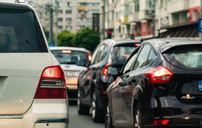 Azi reîncepe școala, dar și traficul infernal din marile orașe. Când este programată următoarea vacanță