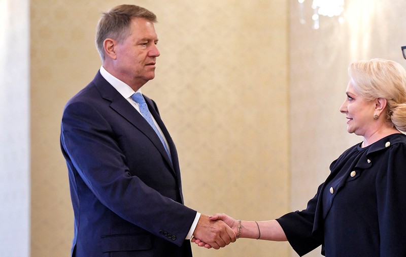 De ce i-ar prinde bine lui Iohannis să pună ștampila pe Dăncilă