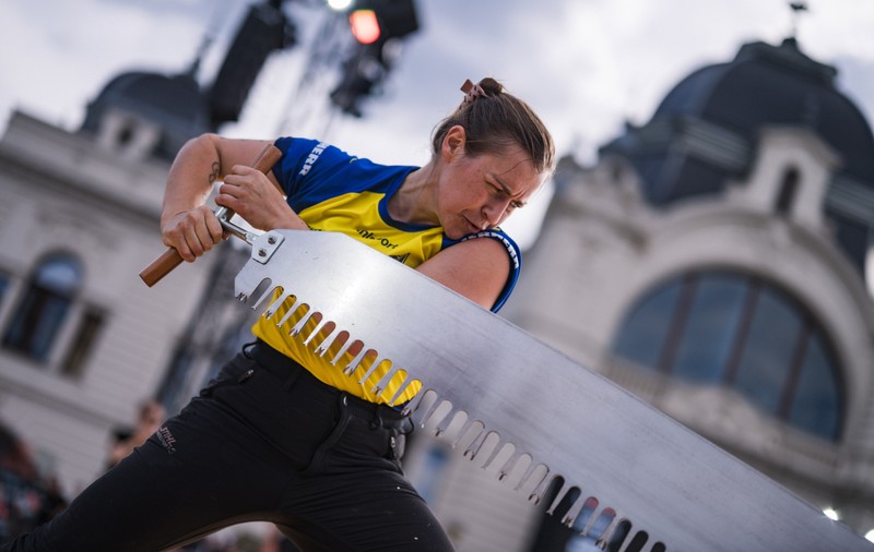 Au intrat în ring și au scris istorie cu toporul. Cei mai buni tăietori de lemne au făcut spectacol la Budapesta