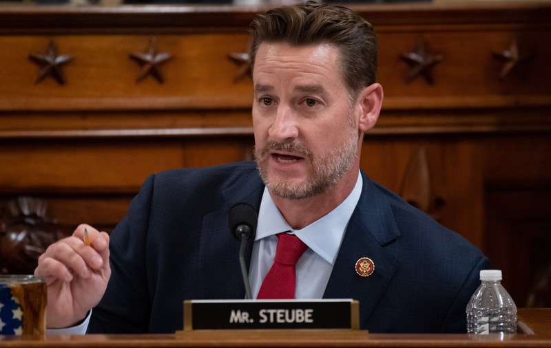 Un deputat american s-a rănit grav după ce a căzut de pe o scară. „Rugați-vă pentru congresman și familia lui”