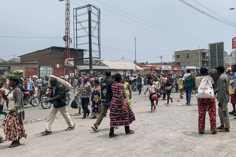 Residents carry goods looted from shops and humanitarian warehouses in Goma, on January 28, 2025. Intense fighting has left bodies in the streets and overwhelmed hospitals in the besieged DR Congo city of Goma, the United Nations said on January 28, 2025, as protesters furious about international inaction attacked embassies in the country's capital.,Image: 958310380, License: Rights-managed, Restrictions: Graphic Content, Model Release: no