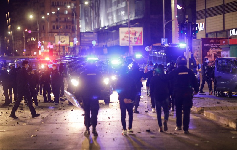 Bilanțul pagubelor, după protestul violent de luni: 32.000 de euro. Patru stații STB au fost vandalizate