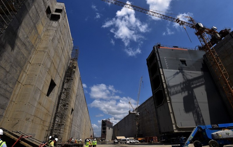 Zidurile de beton de zeci de metri construite pentru fundația insulei energetice din Marea Nordului.