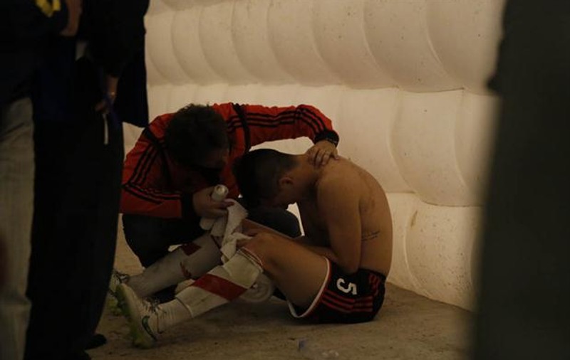 Fotbaliștii de la River, atacați cu spray-uri cu piper la derby-ul cu Boca! ”Ăsta e război!” / VIDEO
