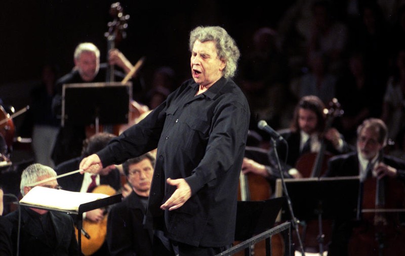 A murit Mikis Theodorakis, care a scris coloana sonoră pentru „Zorba Grecul”. Compozitorul grec avea 96 de ani