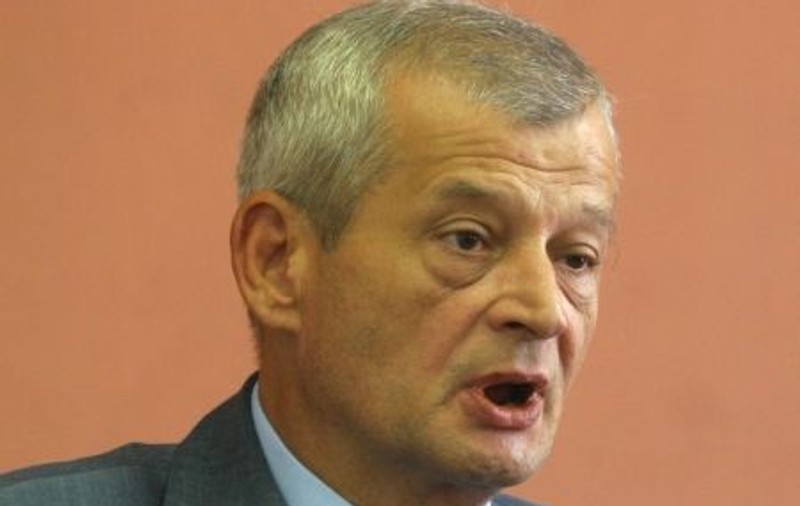 Oprescu dă 900.000 € pentru fericirea maidanezilor 