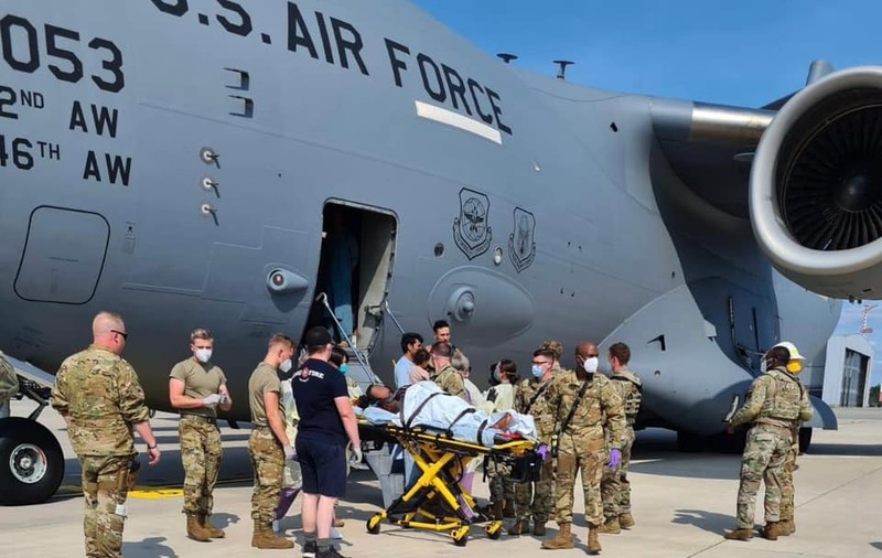 Fetița afgană născută într-un avion american a fost botezată după numele de cod al aparatului