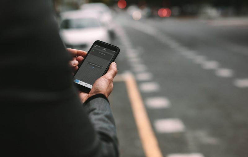 Ride-sharing versus „înainte era mai bine”. Câteva gânduri după o conversație pe roți