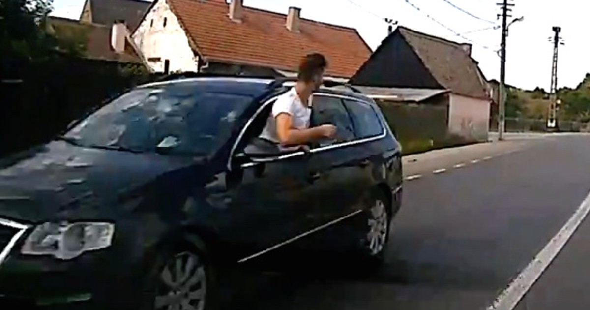 Un sofer a ieșit pe geam, în mers, la Sibiu