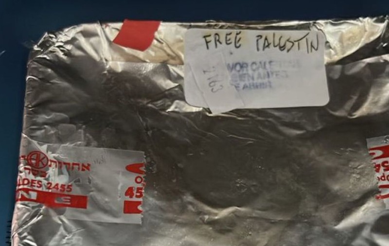 Tăvi cu mâncare cu mesajul „Free Palestine”, servite pasagerilor evrei în timpul unui zbor Iberia