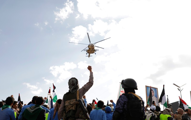 Reuters: Atacurile rebelilor Houthi asupra navelor din Marea Roșie sunt orchestrate, din umbră, de comandanții iranieni și de Hezbollah