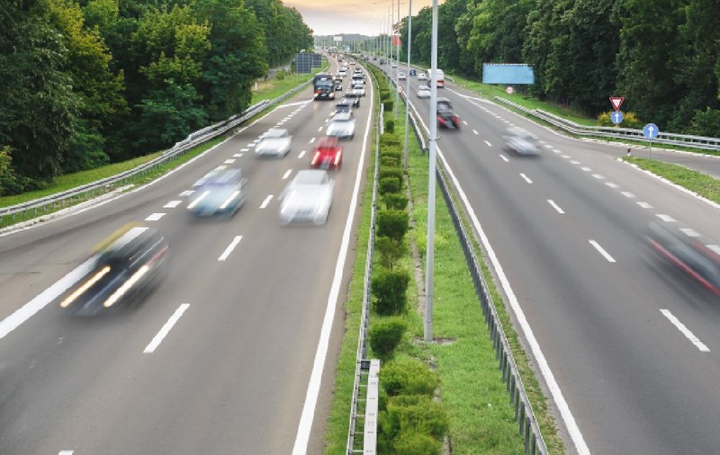 Cum se măsoară viteza pe autostrăzile din Serbia, în lipsa radarelor și a poliției. Amenzile sunt trimise direct acasă