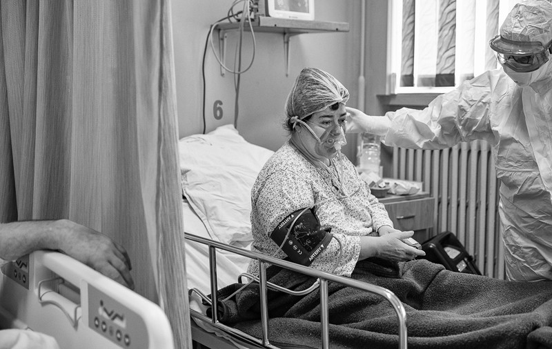 Despre oxigen, cafeină şi spiritul sacrificat al sărbătorilor în spitalul COVID din Roşiori de Vede: „O să picăm toţi la un moment dat”