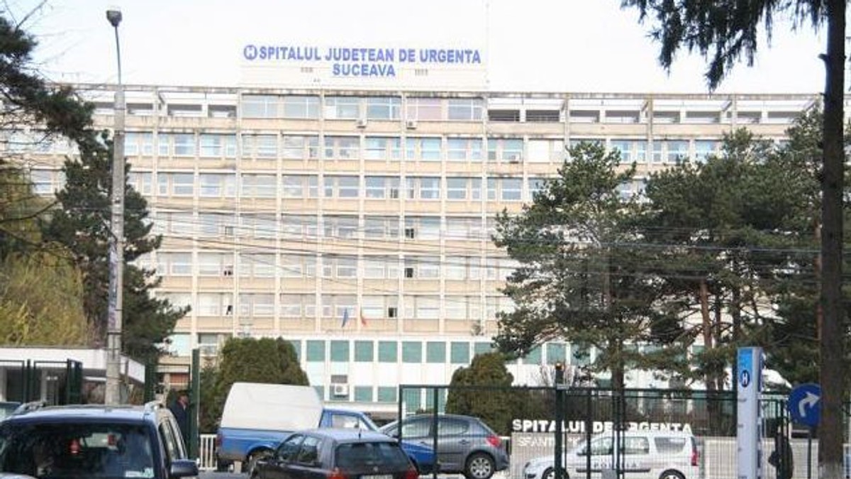 Un medic ortoped din Suceava și-a rupt piciorul în fața sălii de operație