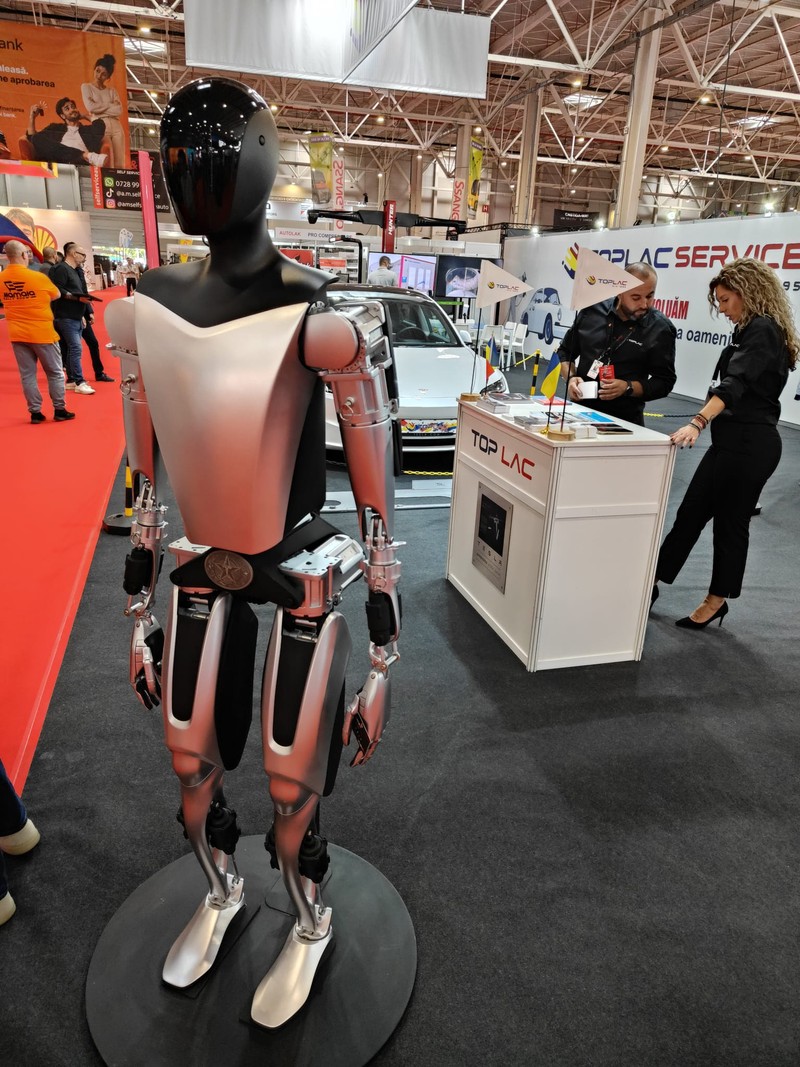 robotul tesla