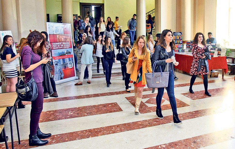 Străinii dau iama în universităţile noastre. «Din prima leafă achit doi ani de facultate»