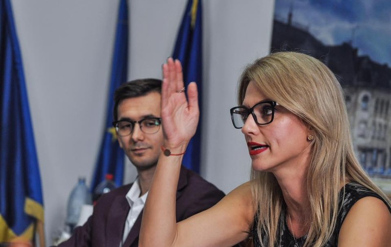 PNL va contesta la CCR modificările la Codul Penal; Gorghiu: ”Domnul Dragnea deschide astăzi şampania, pentru a sărbători”