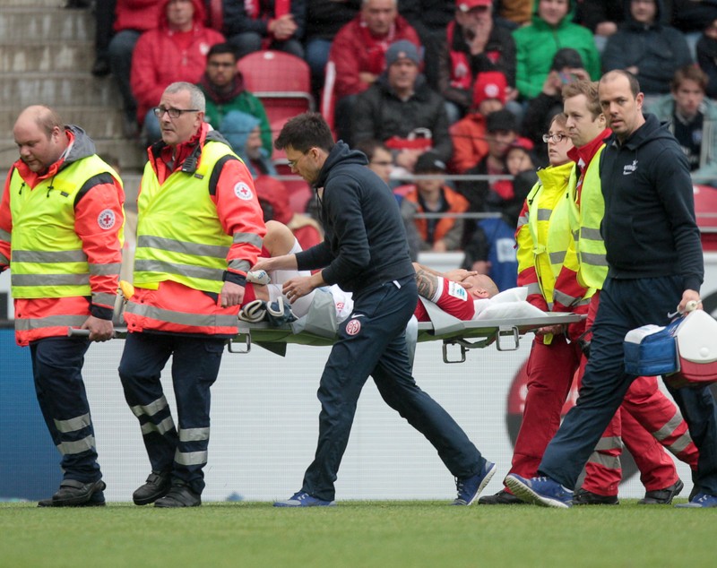 Accidentare oribilă în Bundesliga: columbianul Elkin Soto și-a făcut genunchiul praf!