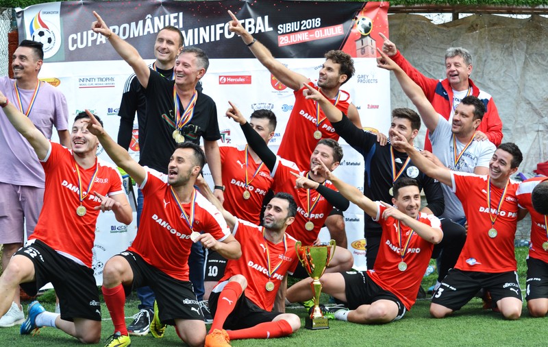 Danco Pro București a câștigat Cupa României la minifotbal, cu Adrian Boingiu - antrenor și Florin Matache - portar. Boingiu va fi mazilit de la naționala U19 | FOTO