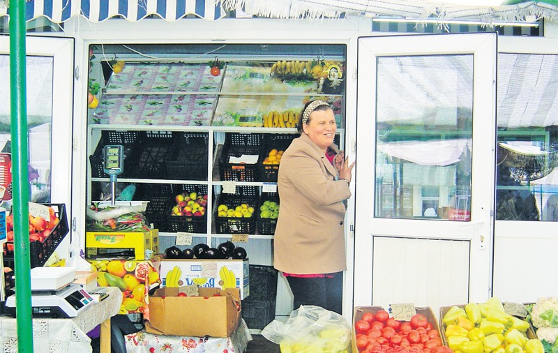 «Aici l-am crescut» Liliana, mama lui Alex Ciucur, e cea mai mândră tarabagioaică din Dorohoi
