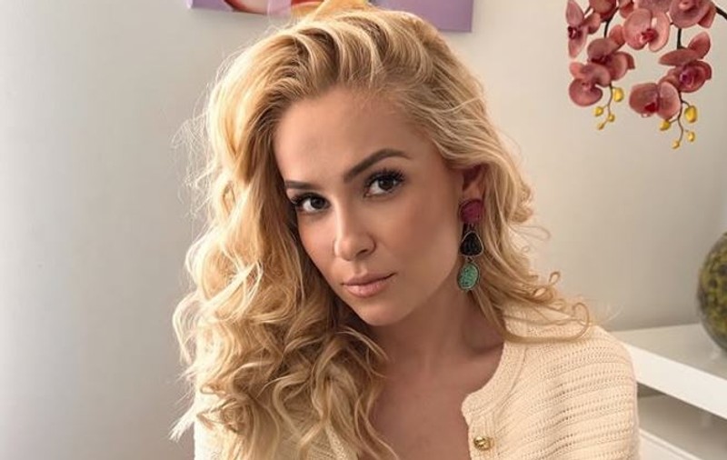 În ce țară s-a mutat Elena după divorțul de CRBL. Fosta soție a artistului a luat-o cu ea și pe Alessia, fiica lor