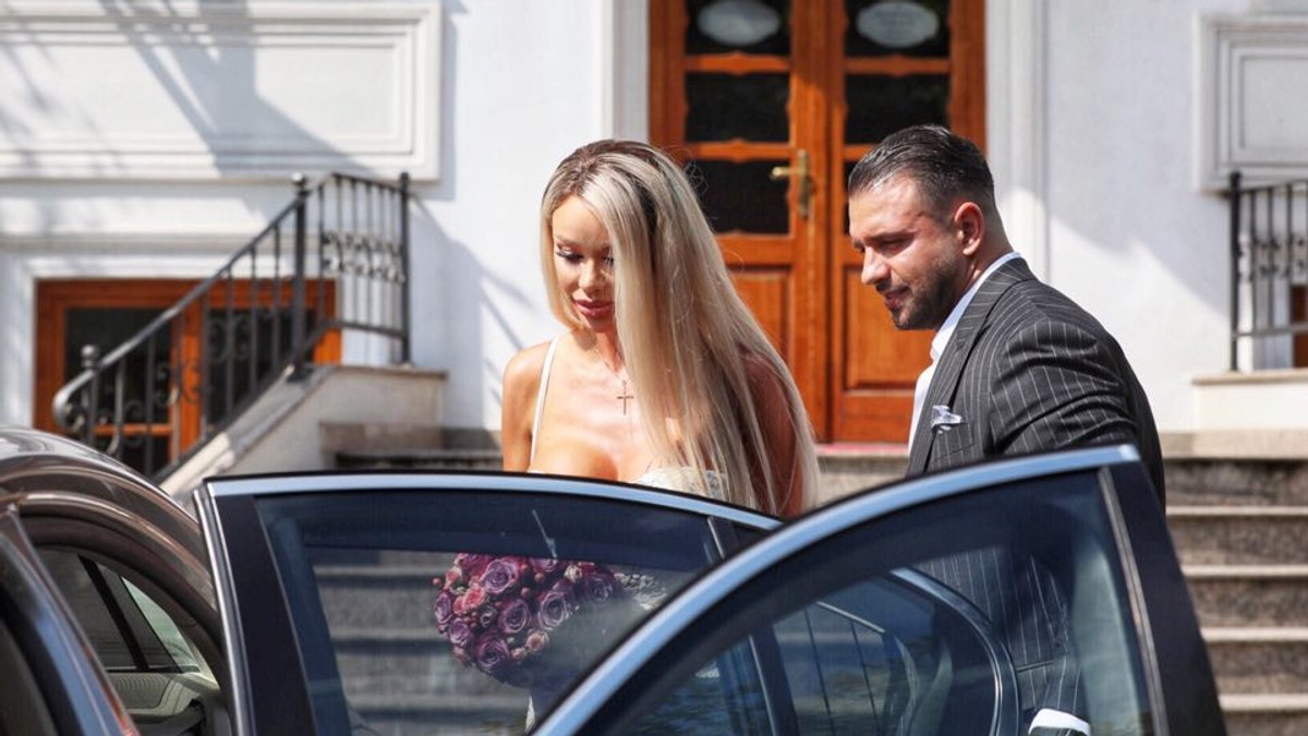 Bianca Drăgușanu s-a lăudat cu inelul de logodnă înaintea căsătoriei cu Alex Bodi. Cât a costat bijuteria de care nu se mai desparte
