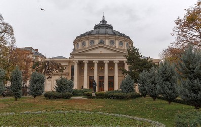Clădirea-monument se degradează pe zi ce trece