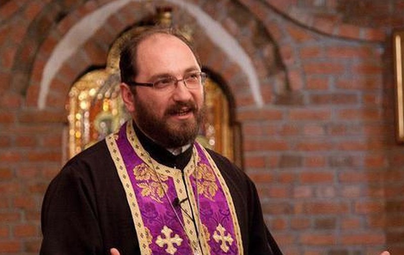 Ce spune părintele Constantin Necula despre pelerinajul românilor la mormântul lui Arsenie Boca