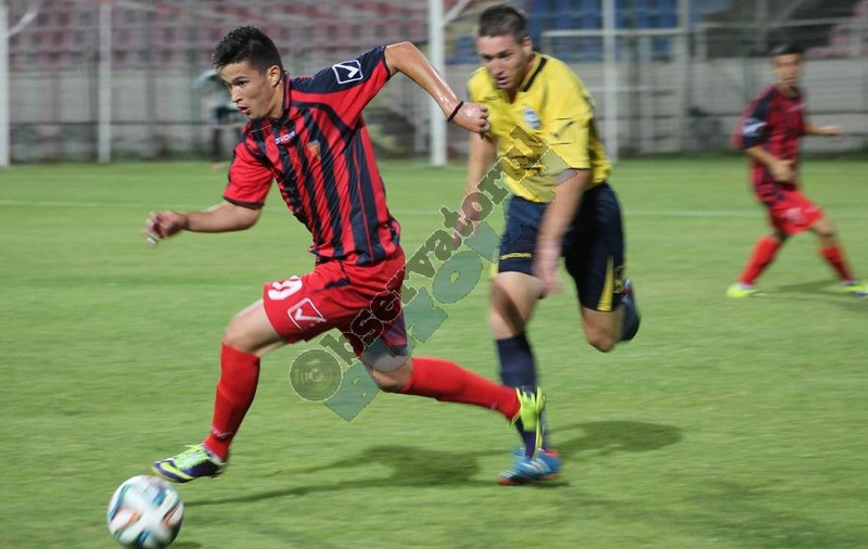 Fotbalist de la Gloria Buzău, prins beat într-o mașină furată. A făcut un accident în urma căruia a distrus autoturismul unui antrenor