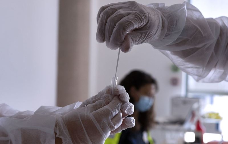 Surse: Statul va plăti testele angajaților nevaccinați. Detalii din proiectul ministrului Rafila privind certificatul COVID