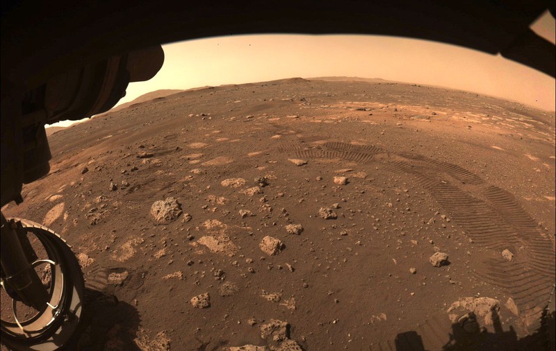 Noi imagini de pe Marte. Roverul Perseverance al NASA a dat prima tură pe planeta roșie