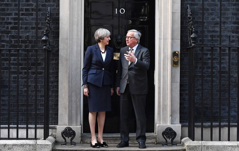 Theresa May spune că va fi “o femeie a naibii de dificilă” în negocierile privind Brexit
