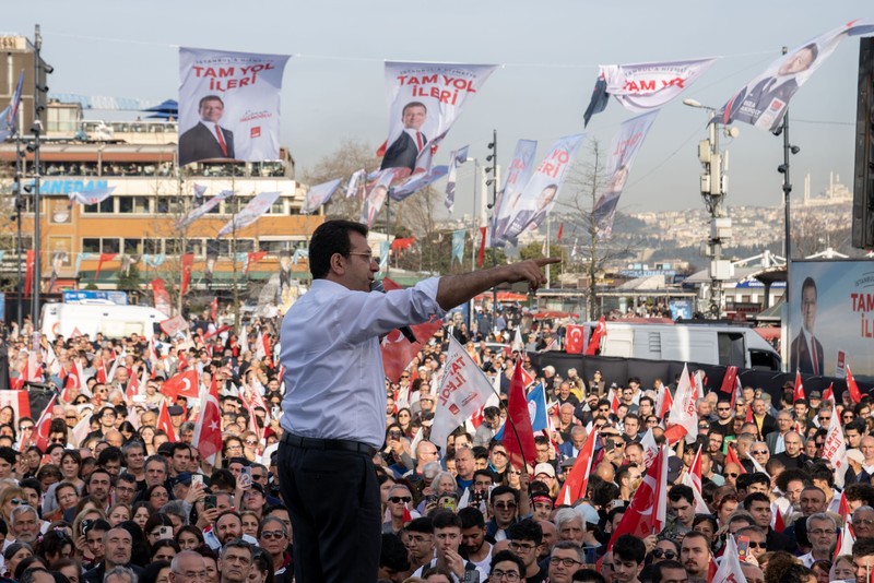 30 March 2024, Turkey, Istanbul: Istanbul Metropolitan Municipality Mayor and opposition mayor candidate Ekrem Imamoglu, speaks to his supporters during campaign rally in Besiktas. Photo: Tolga Uluturk/ZUMA Press Wire/dpa