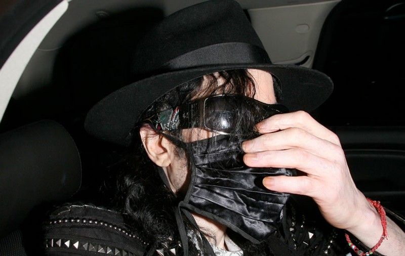 Michael Jackson, din nou în vizită la dermatolog 